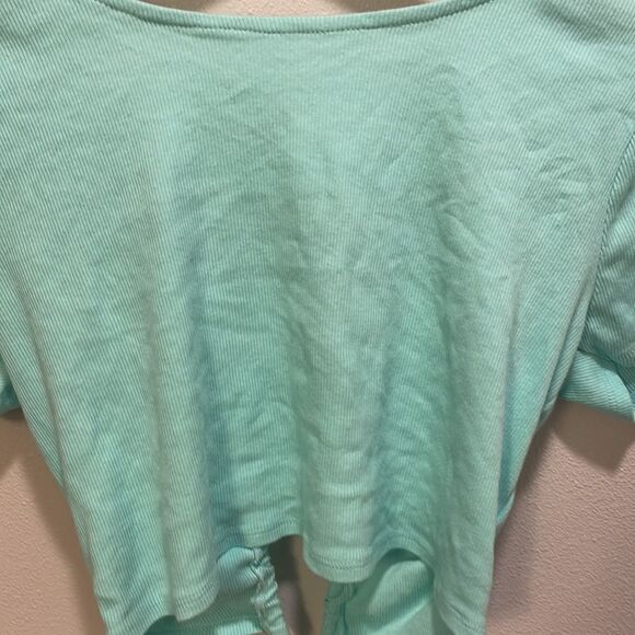 Nwot Wild Fable woman’s aqua green open back crop tee shirt - Picture 3 of 11